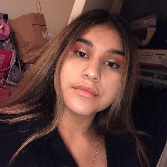 Meet your Posher, Carla - Picture 1 of 1